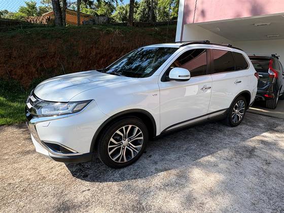 MITSUBISHI OUTLANDER 3.0 GT 4X4 V6 24V GASOLINA 4P AUTOMÁTICO MITSUBISHI OUTLANDER 3.0 GT 4X4 V6 24V GASOLINA 4P AUTOMÁTICO